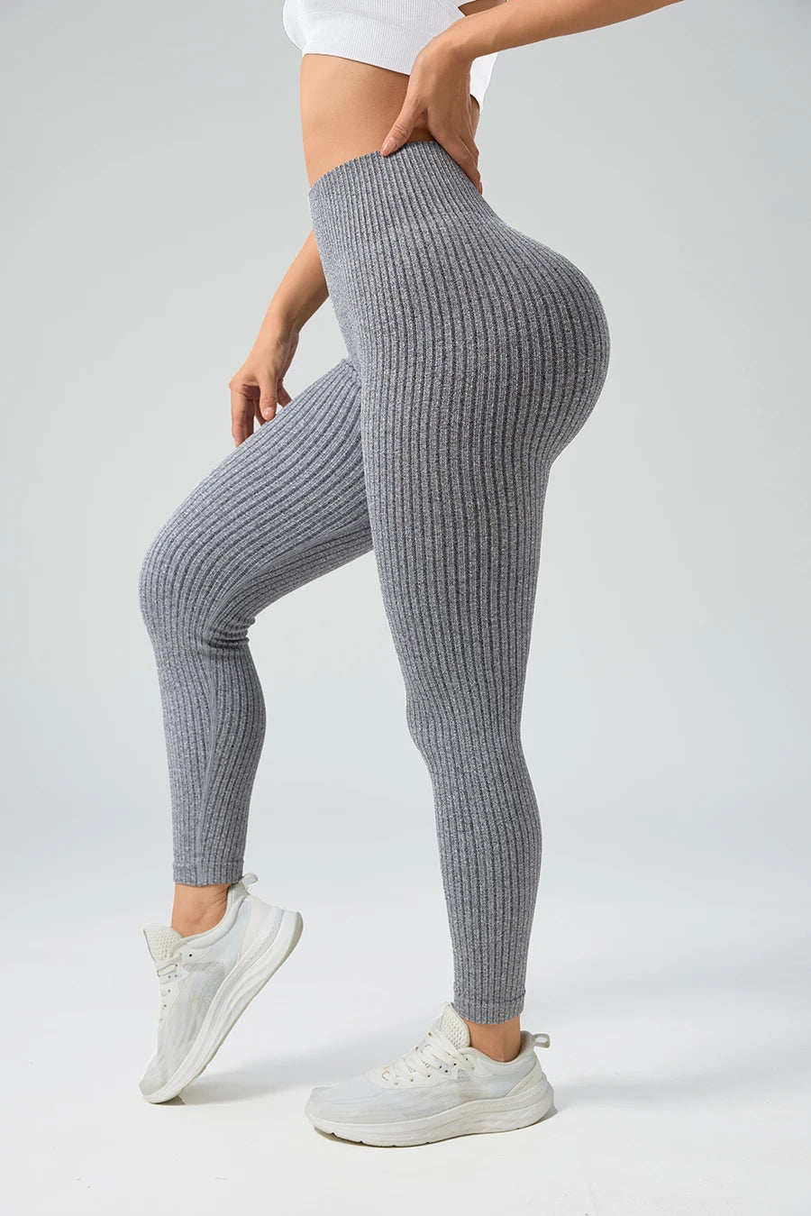 Women's fitness leggings with seamless shaping