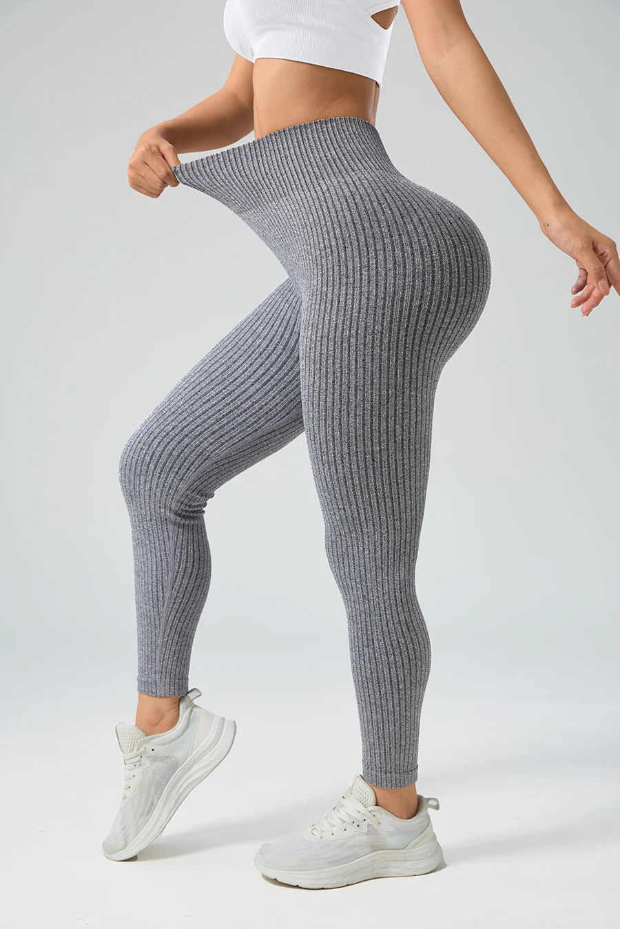 Women's fitness leggings with seamless shaping
