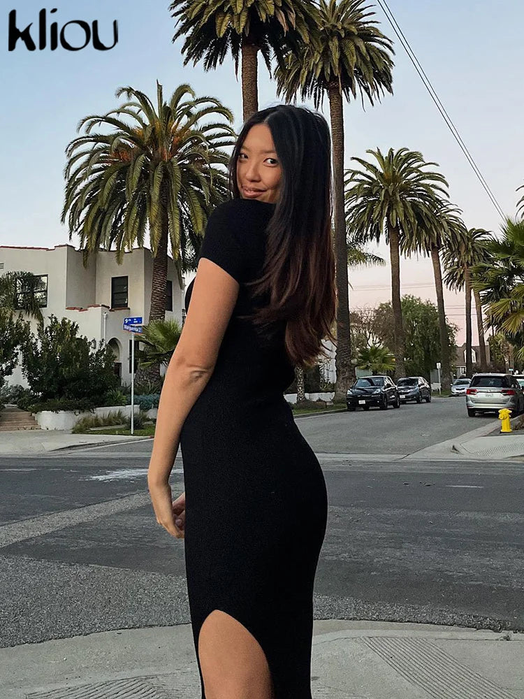 Elegant Midi Dress with Buttons and Fitted Design