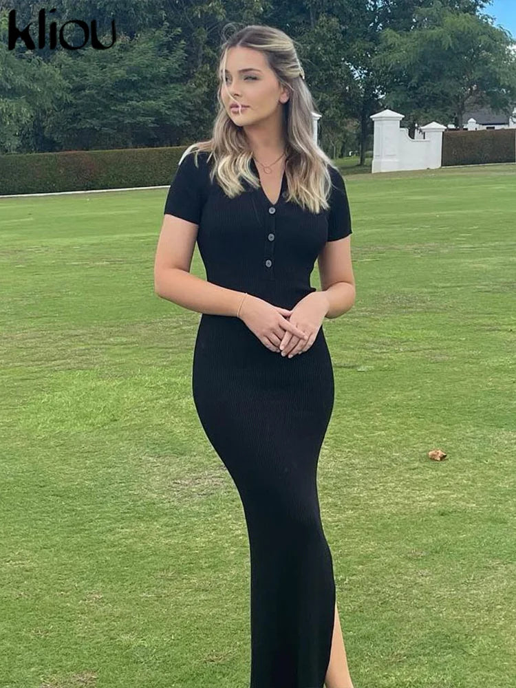 Elegant Midi Dress with Buttons and Fitted Design