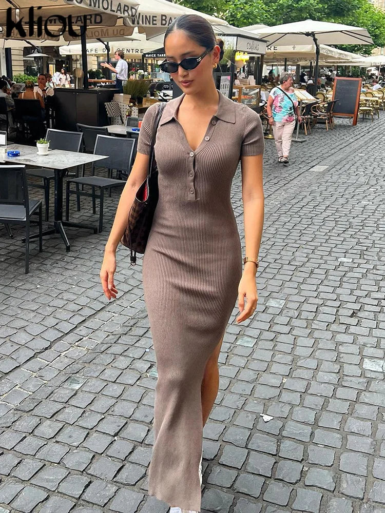 Elegant Midi Dress with Buttons and Fitted Design