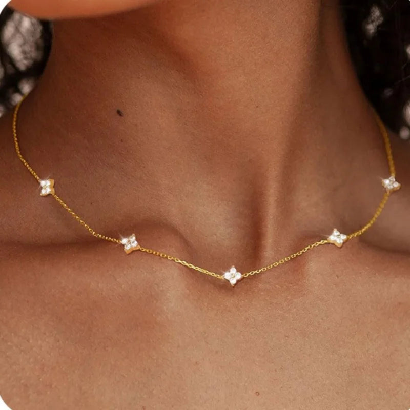 Lucky Choker Necklace with Zirconia and Four Leaf Flowers