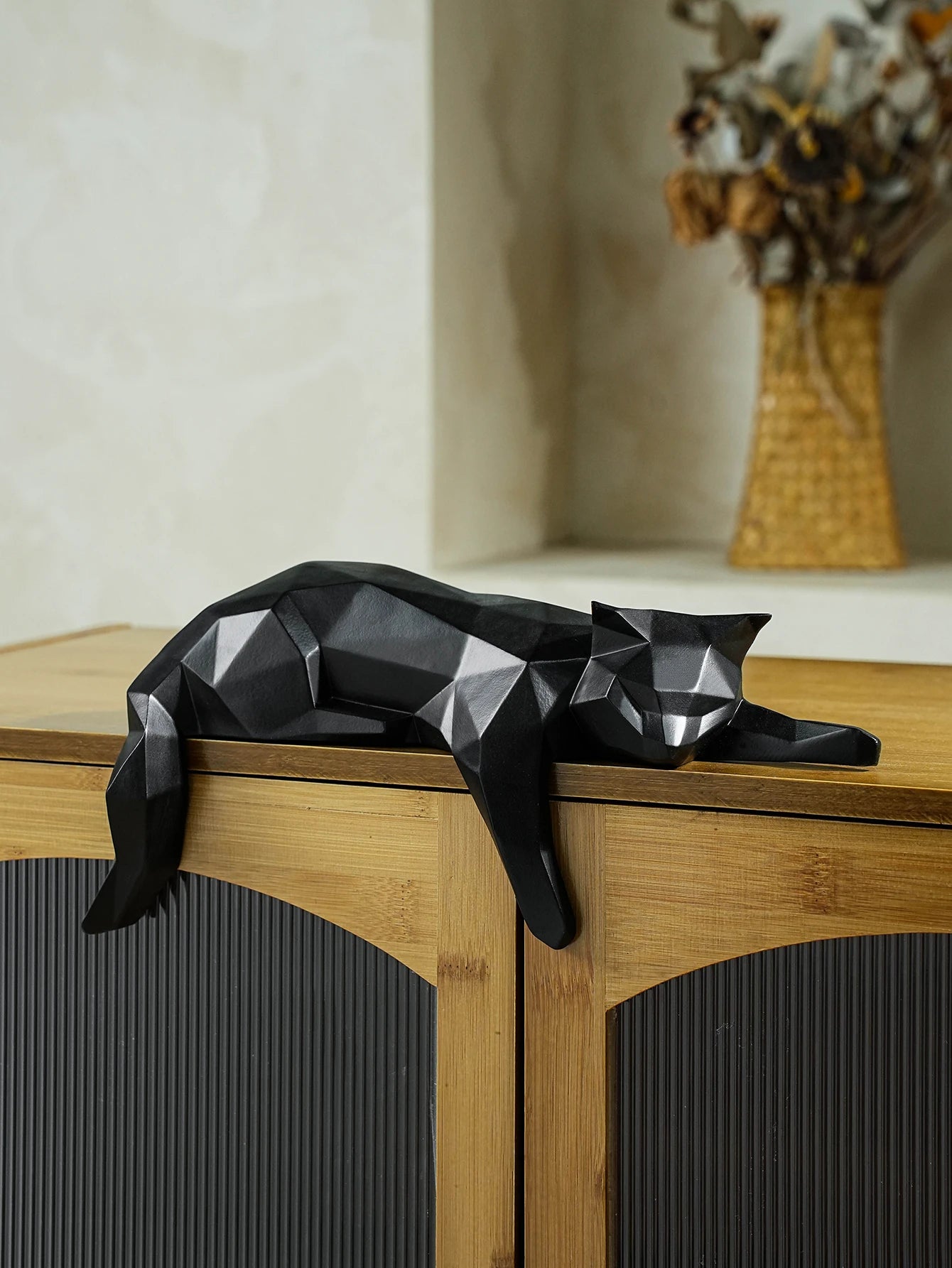 Black and white cat statue modern geometric sculpture for decoration
