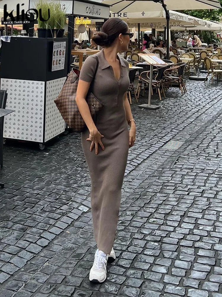 Elegant Midi Dress with Buttons and Fitted Design