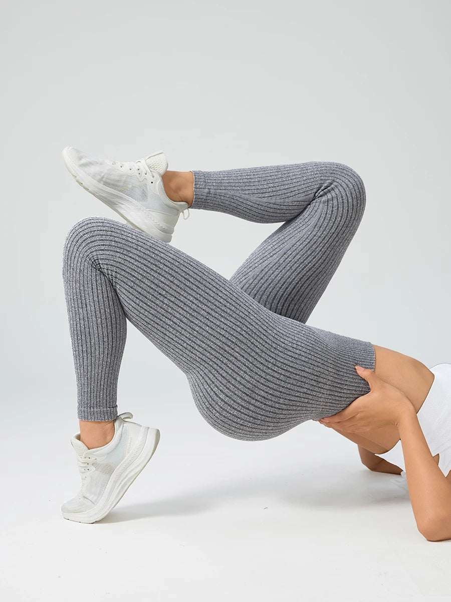 Women's fitness leggings with seamless shaping
