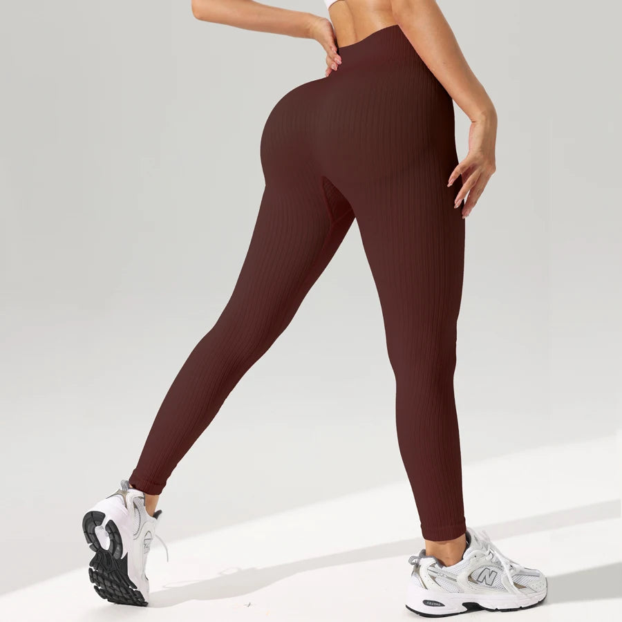 Women's fitness leggings with seamless shaping