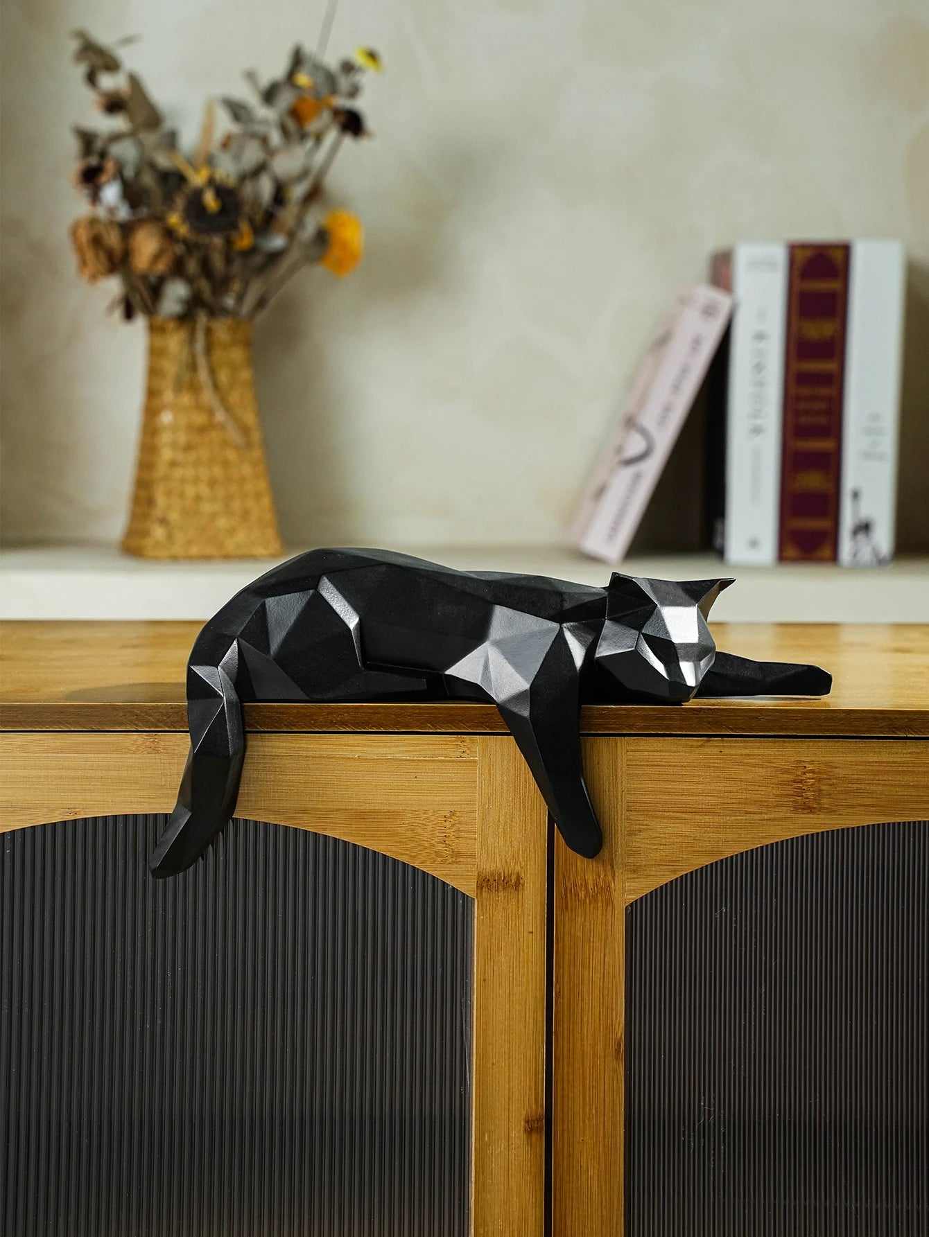 Black and white cat statue modern geometric sculpture for decoration