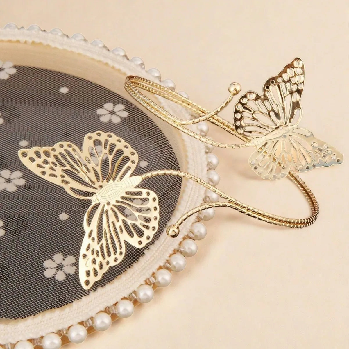 Bracelet with exclusive butterfly-shaped design